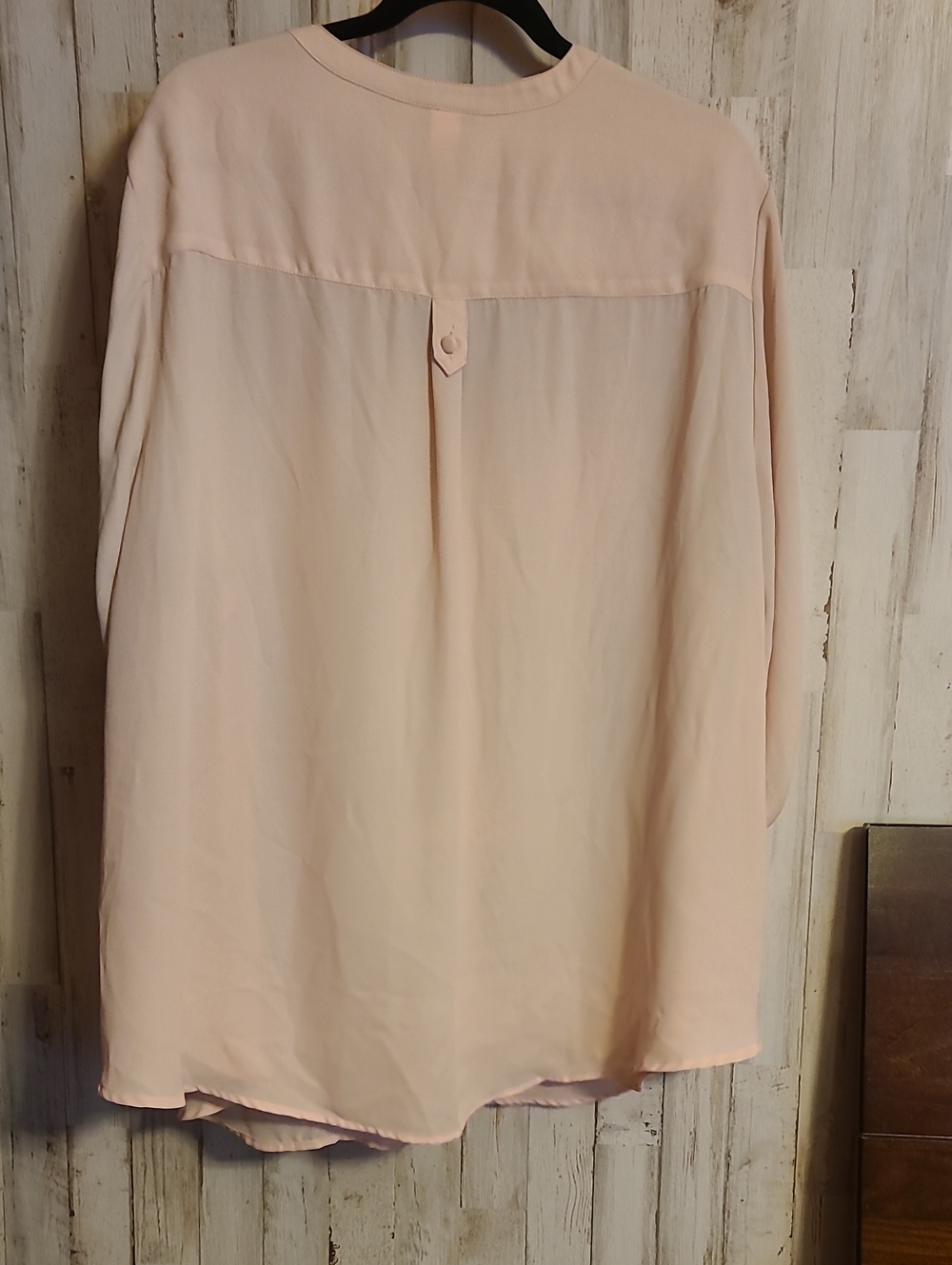 torrid Pale Blush Pink V-Neck Tunic with Front Flap Pockets - Picture 5 of 5